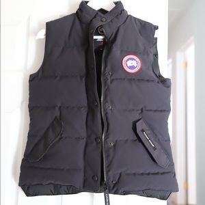 Canada Goose Vest ( Navy, Small)